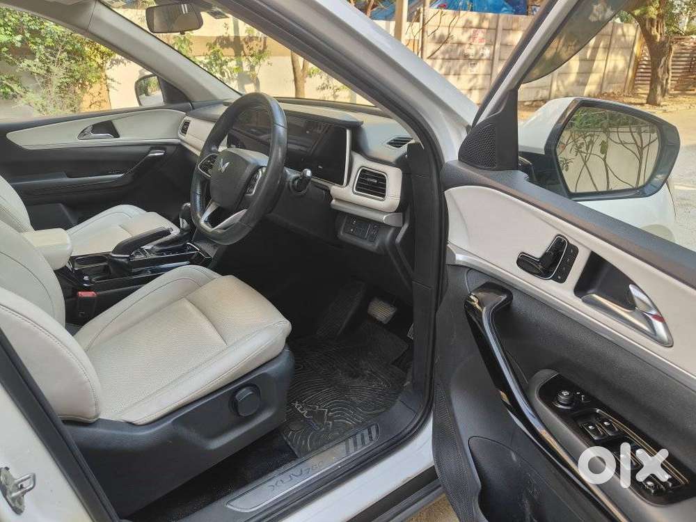 Mahindra Xuv700 2.2 Ax 7 Diesel At Str, 2022, Diesel
