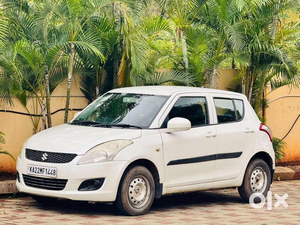 Maruti Suzuki Swift Lxi Bsiv, 2011, Petrol