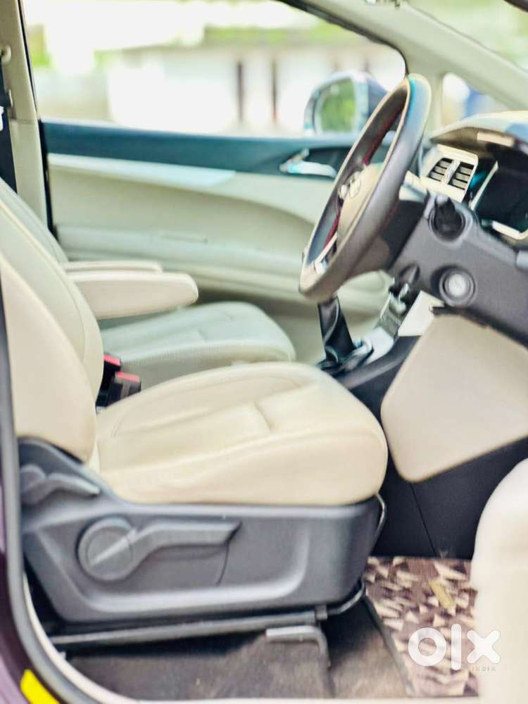 Mahindra Marazzo M8, 2018, Diesel