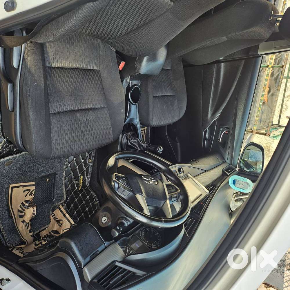 Toyota Innova Crysta 2.4 G
