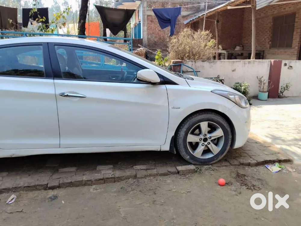 Hyundai New Elantra 2014 Diesel 106000 Km Driven