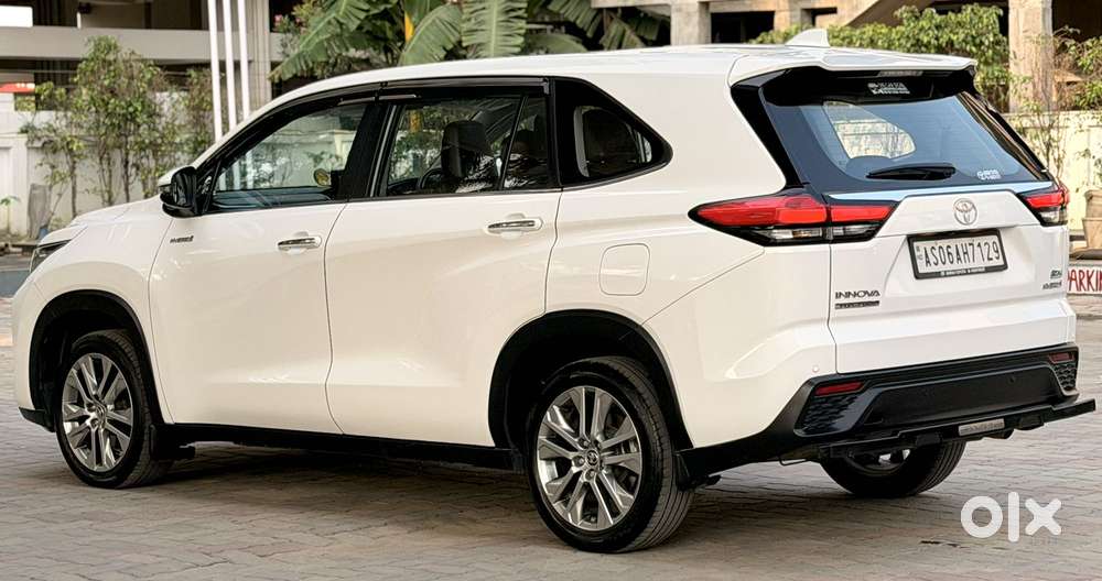 Toyota Innova Hycross 2.0 Zx Hybrid 7 Str, 2023, Petrol
