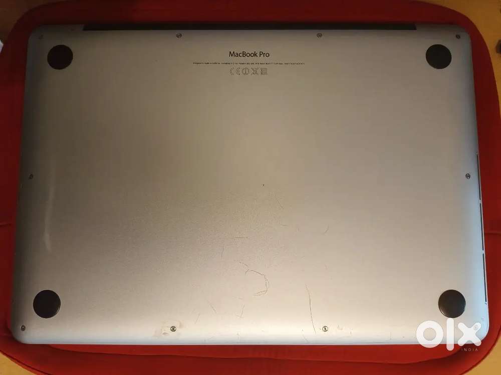 Apple macbook pro 13.5 inch Intel core i7 16gb 256 ssd