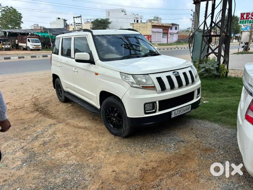 Mahindra Tuv 300 T8 2017
