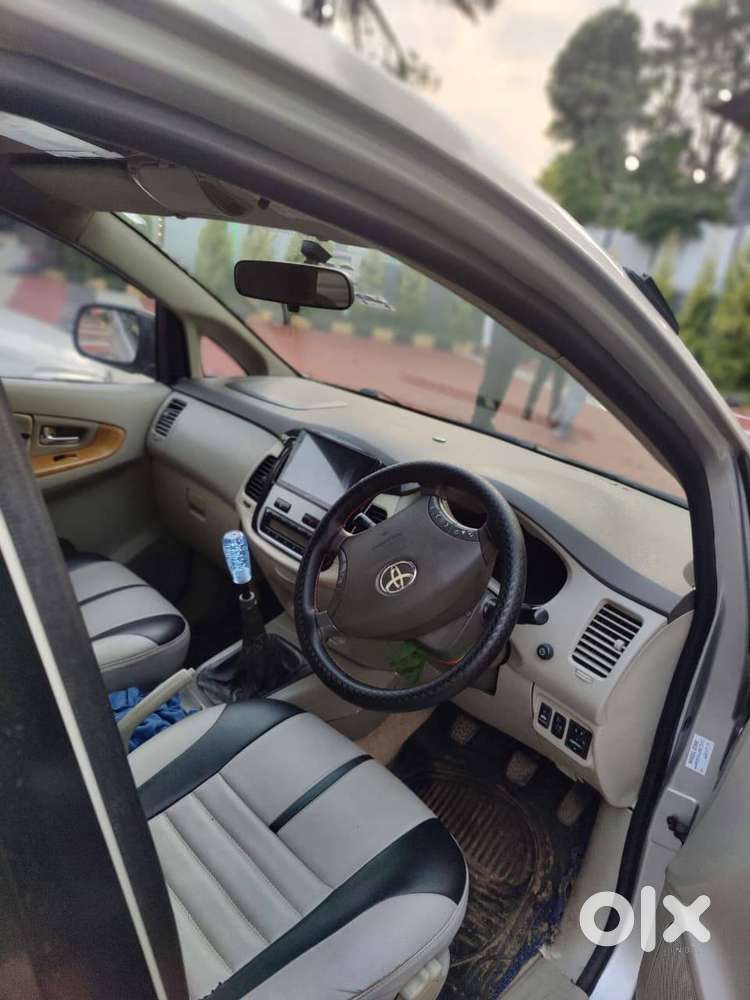 Innova 2.5v 2009 Model 8seater Well Maintain