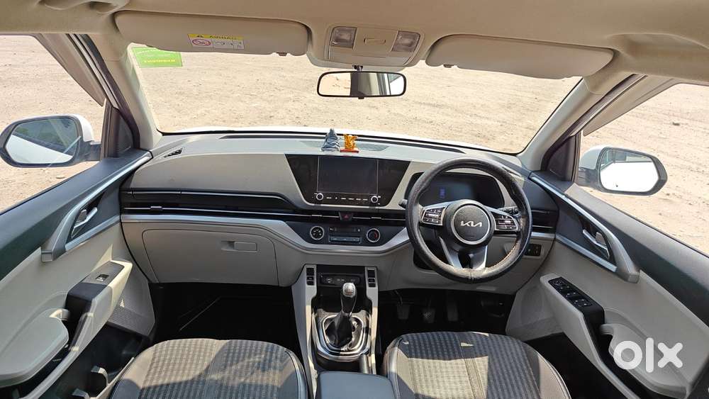 Kia Carens 1.5 Premium 7 Str, 2023, Petrol