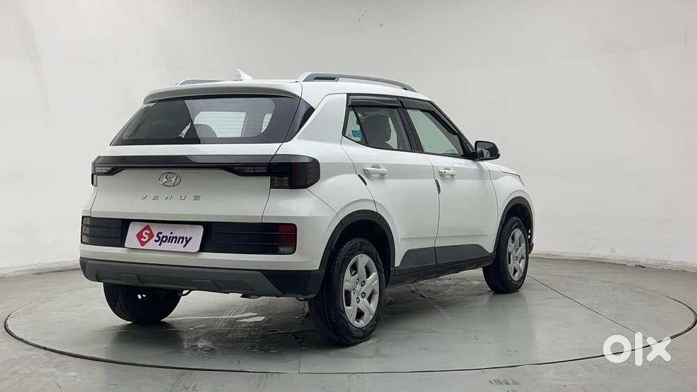Hyundai Venue 1.2 S (o), 2022, Petrol