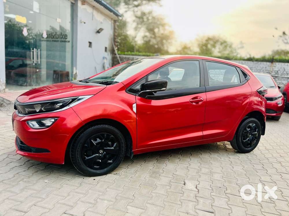Tata Altroz, 2025, Petrol