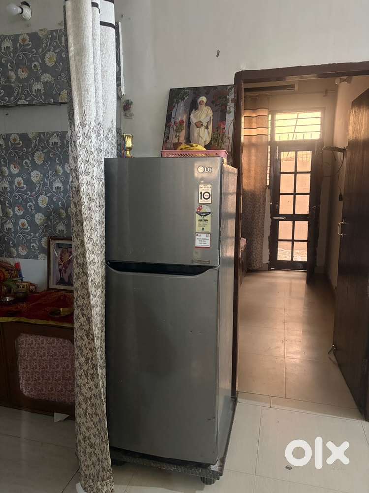LG IN WARRANTY FRIDGE IN VERY GOOD CONDITION