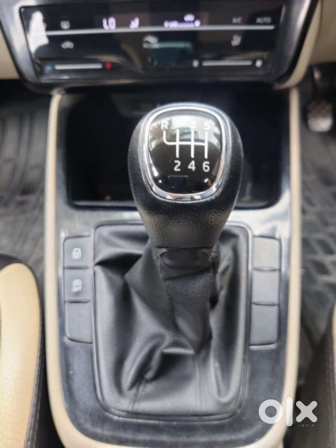 Skoda Slavia Ambition 1.0l Tsi Mt, 2022, Petrol
