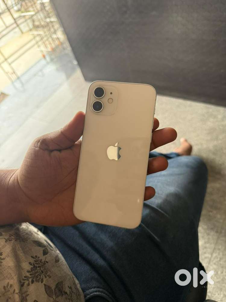 Iphone 12 white colour