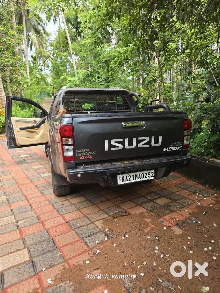 Isuzu V-cross 2018 Manual
