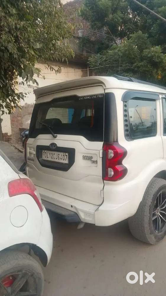 Mahindra Scorpio S6 Plus 2016 Diesel Manual