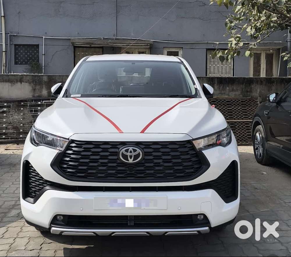 Toyota Innova Hycross