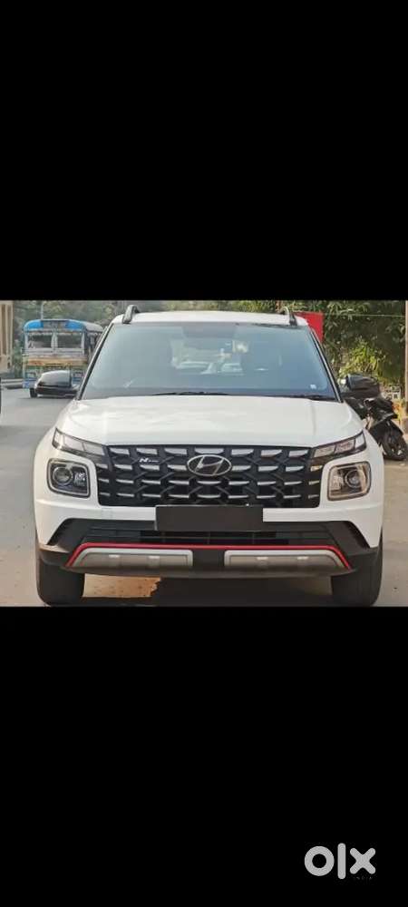 Hyundai Venue Petrol Automatic 2022 Second-hand