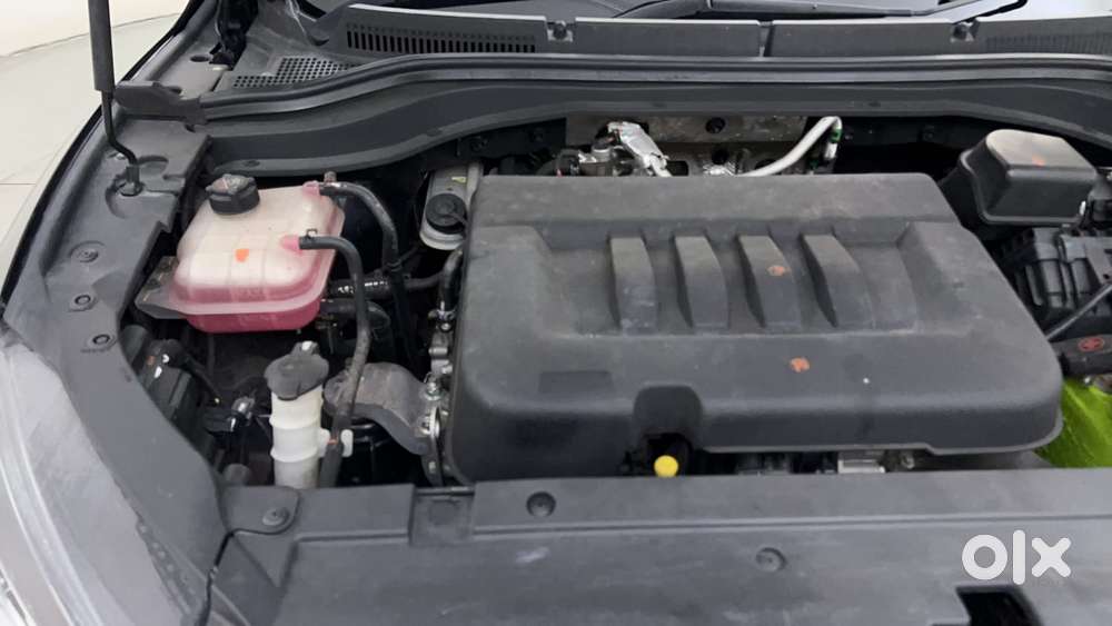 Mahindra Xuv700 2.2 Ax 7 Diesel Mt Luxury Pack Str, 2022, Diesel