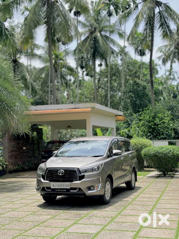 Toyota Innova Crysta 2.4 V 2016