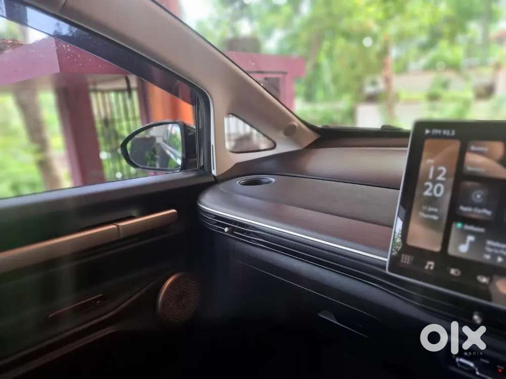 Black Windsor Ev 2025/8,200 Km Driven