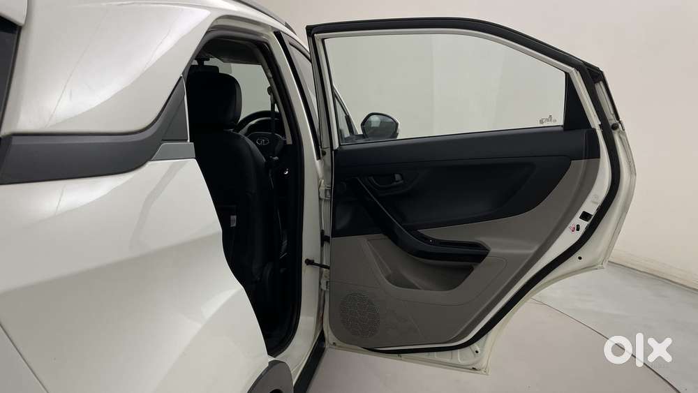 Tata Nexon 1.2 Revotron Xt, 2018, Petrol