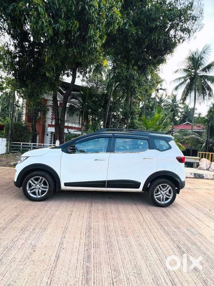 Renault Triber Rxz, 2023, Petrol