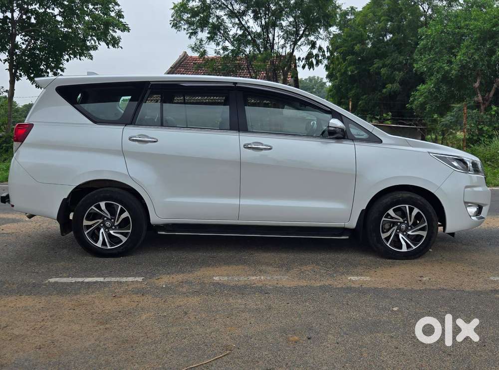 Toyota Innova Crysta 2.4 V 7 Str, 2025, Diesel