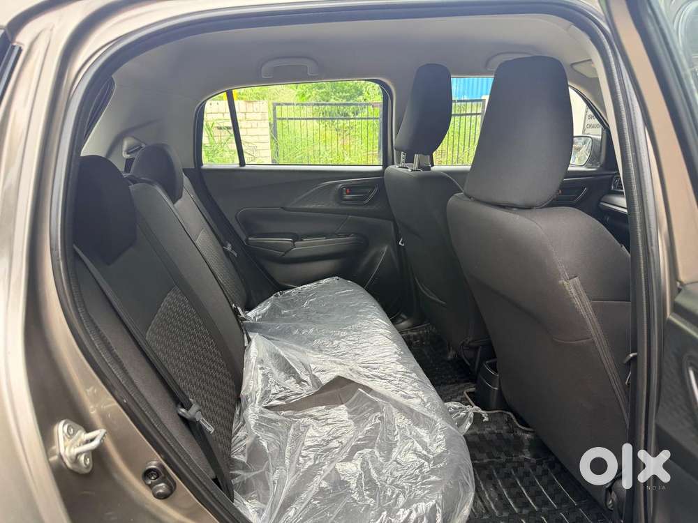 Maruti Suzuki Swift 1.2 Lxi (o), 2025, Petrol