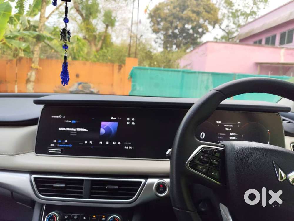 Mahindra Xuv700 2022 Petrol Well Maintained