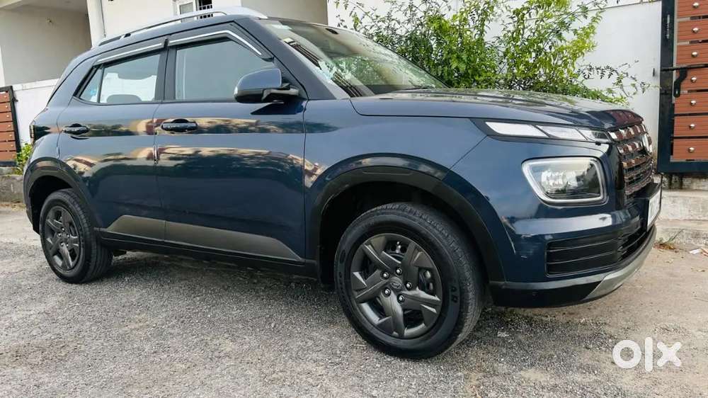 Hyundai Venue 2023 Petrol Well Maintained