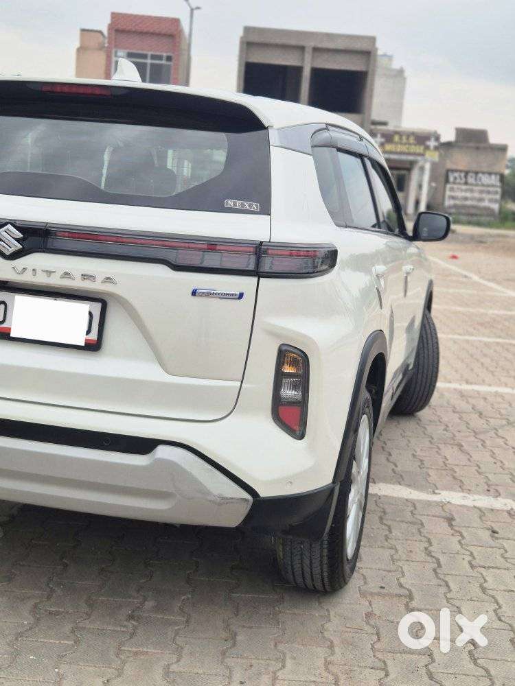 Maruti Suzuki Grand Vitara 1.5 Delta Smart Hybrid At, 2023, Petrol