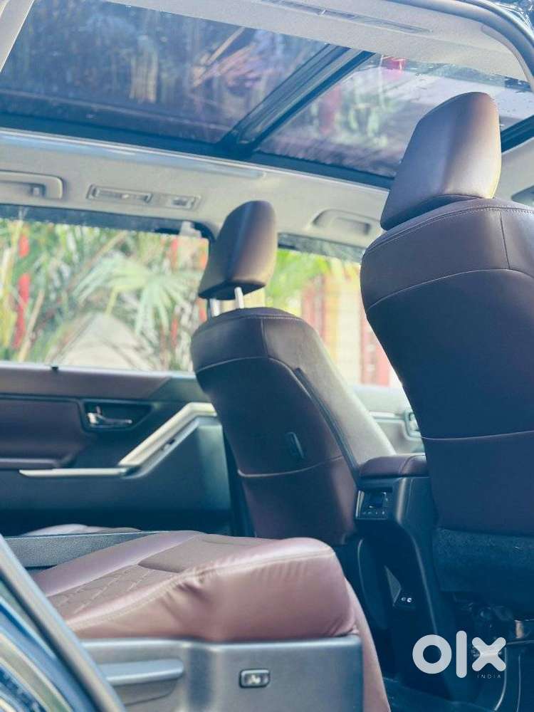 Toyota Innova Hycross 2.0 Zx (o) Hybrid 7 Str, 2023