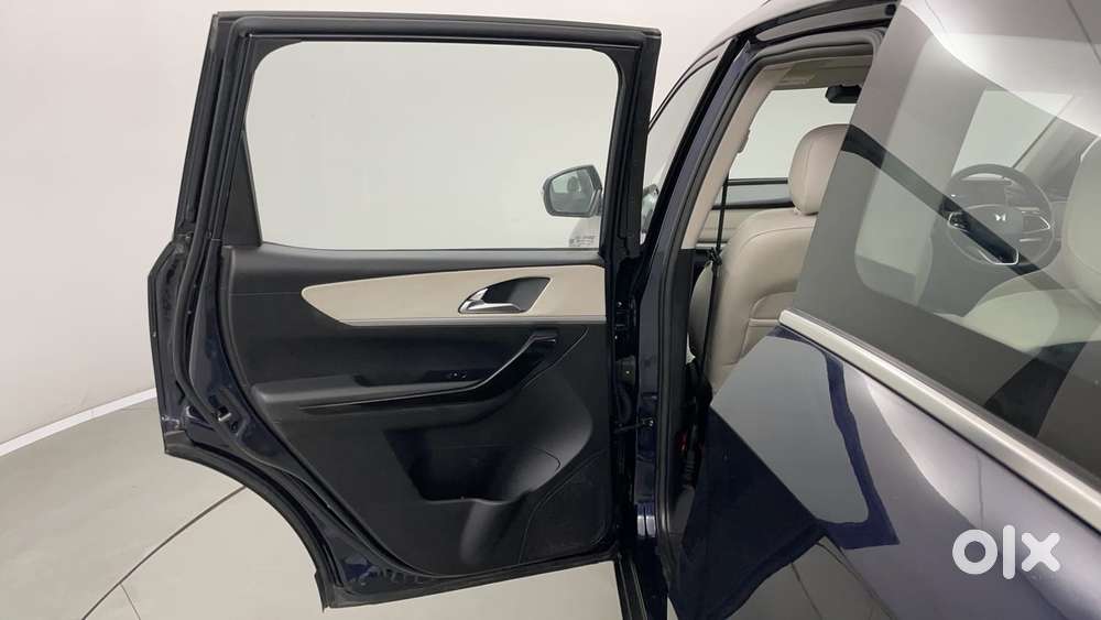 Mahindra Xuv700 2.2 Ax 7 Diesel At Luxury Pack Str, 2023, Diesel
