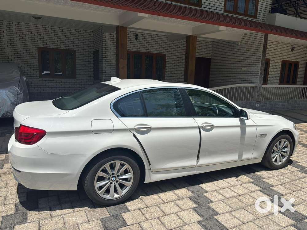 Bmw 5 Series Luxury Line And Thar Roxx Ax5 Luxuary For Rentals With Dr