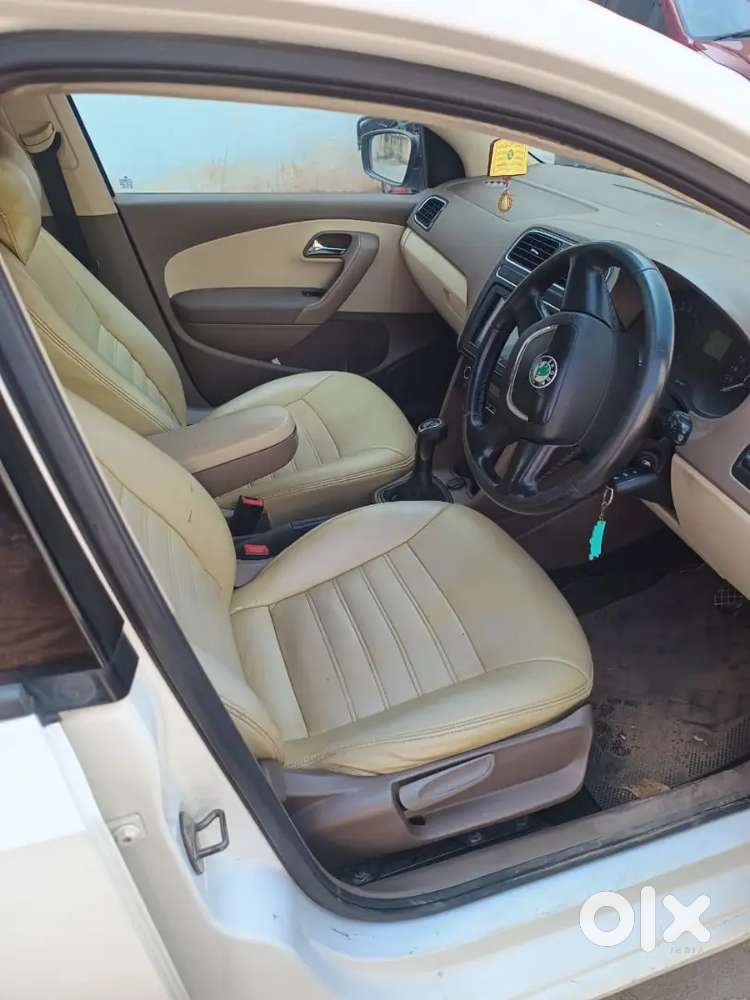 Skoda Rapid Elegance 2012