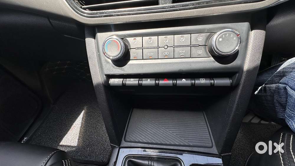 Mahindra Petrol 2022 Car