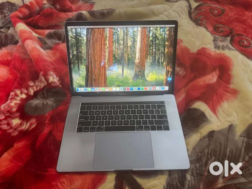 32gbram Core i9 MacBook Pro 15inch 512gbssd 4gb AMD Radeon graphics