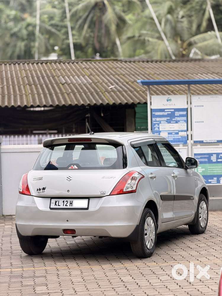 Maruti Suzuki Swift Vxi Ags, 2013, Petrol