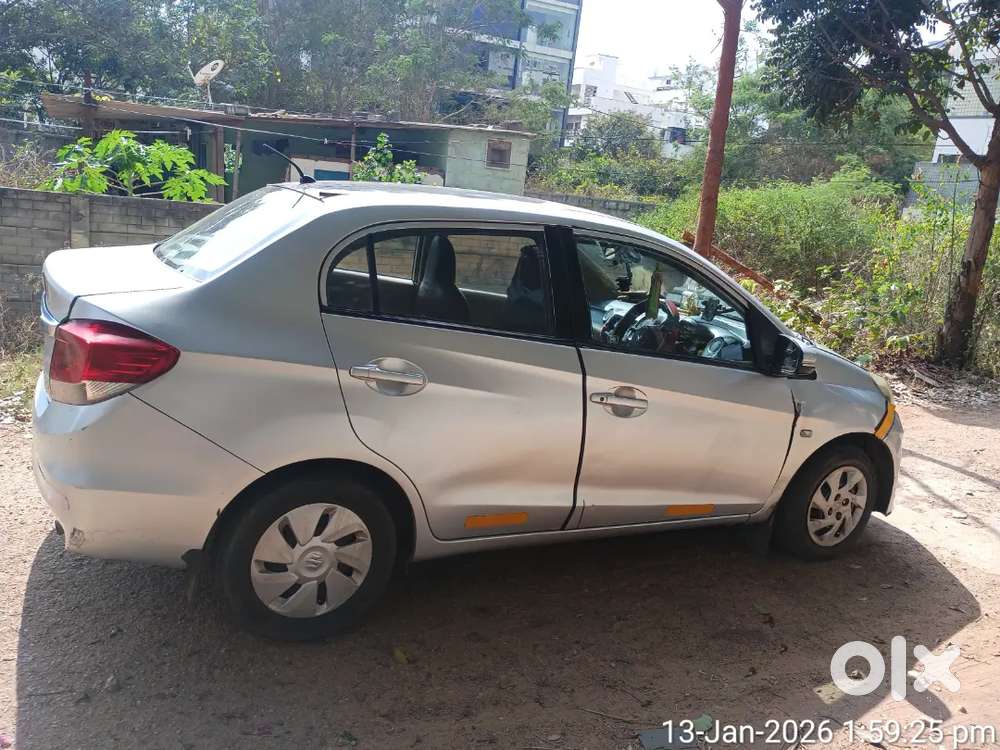 2016' Insurence Running ,rc, Karanataka Permit Running, But Tax,and Fc