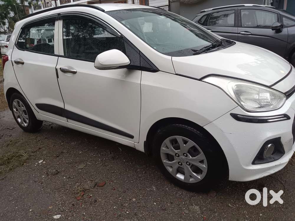 Hyundai Grand I10 Sportz, 2016, Petrol