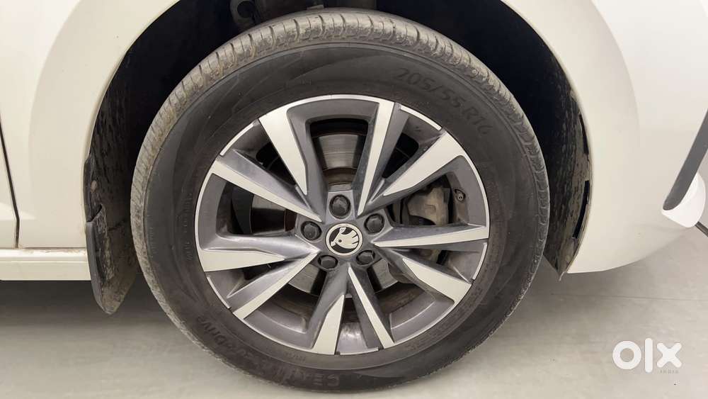 Skoda Slavia Style 1.5l Tsi Dsg, 2022, Petrol