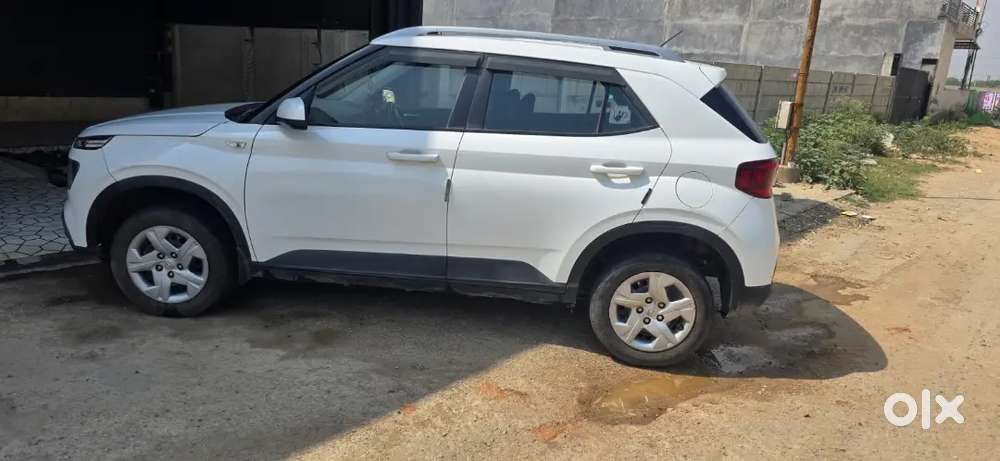 Hyundai Venue 2022 Cng & Hybrids 72000 Km Driven