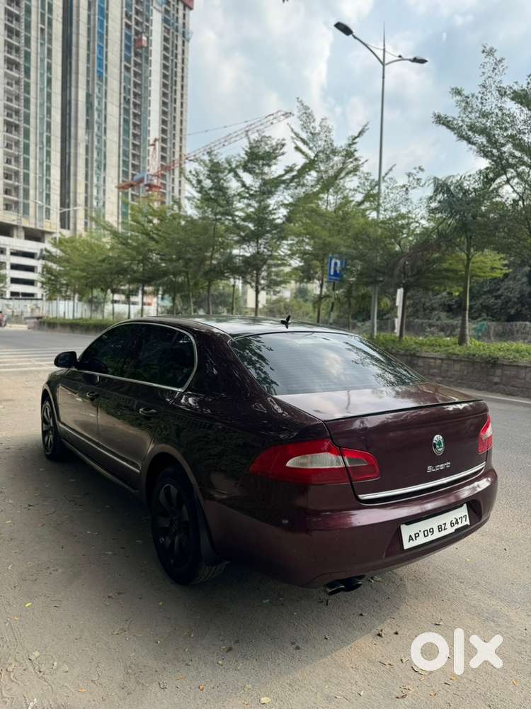 Skoda Superb Petrol 2011