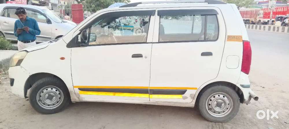 2nd Maruti Suzuki Brezza 2017 Petrol Manual