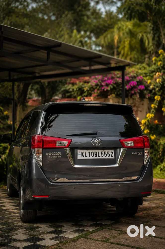Toyota Innova Crysta 2.4 G Plus