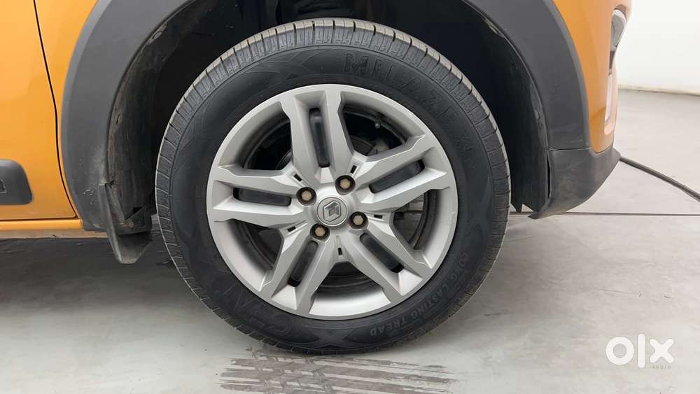 Renault Triber 1.0 Rxz Dual Tone, 2022, Petrol