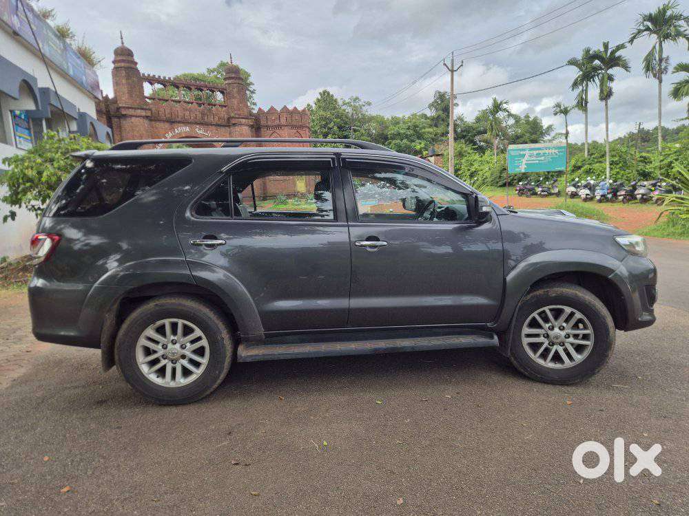 Toyota Fortuner 4x4 Manual Limited Edition, 2015, Diesel