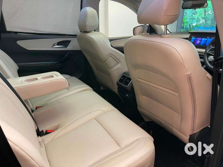 Mahindra Xuv700 2.0 Ax 7 Petrol At Luxury Pack Str, 2022, Petrol