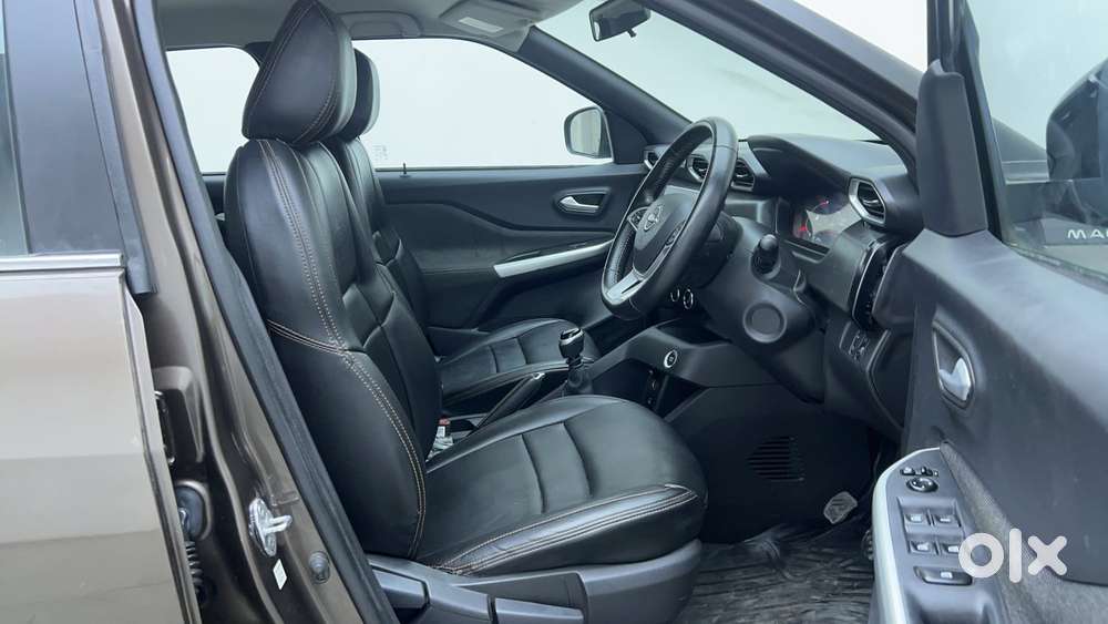 Nissan Magnite 1.0 Xv Premium, 2021, Petrol