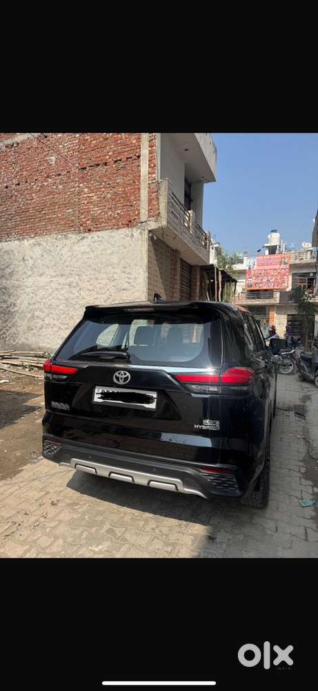 Toyota Innova Hycross 2023