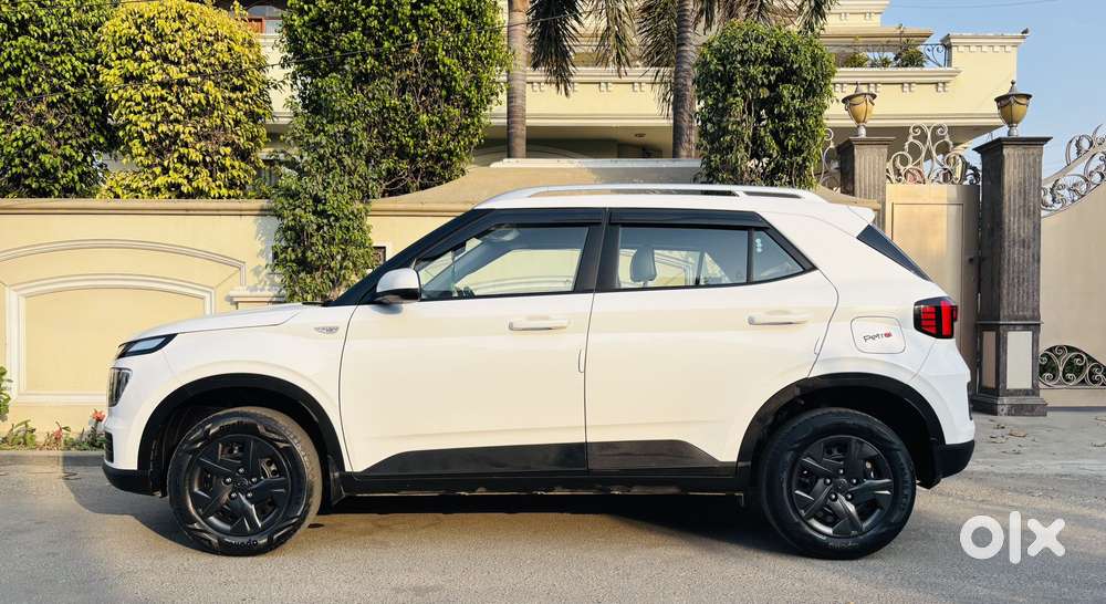 Hyundai Venue S (o) 1.2 Petrol Knight Edition, 2024, Petrol