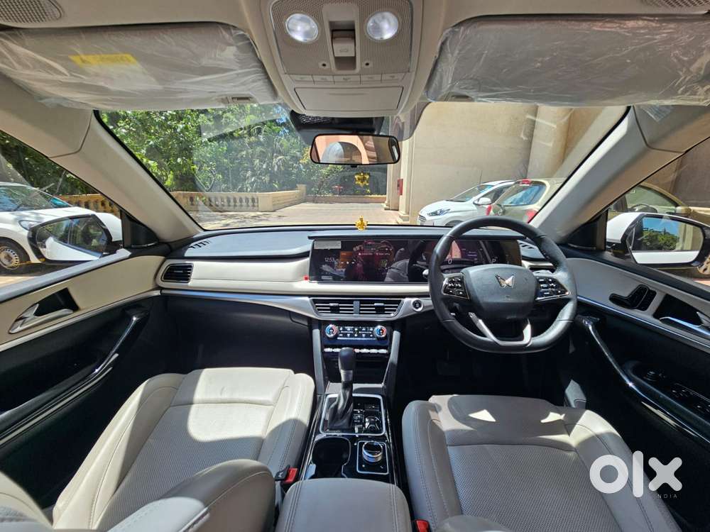 Mahindra Xuv700 2.2 Ax 7 Diesel At Luxury Pack Str, 2025